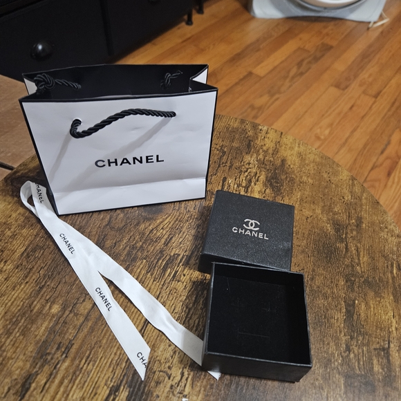 CHANEL Other - Chanel Black and White Gift Set